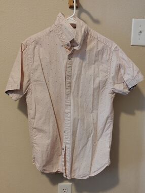 Men's Short Sleeve Button-Up Shirt in Light Pink with Micro Dot Print